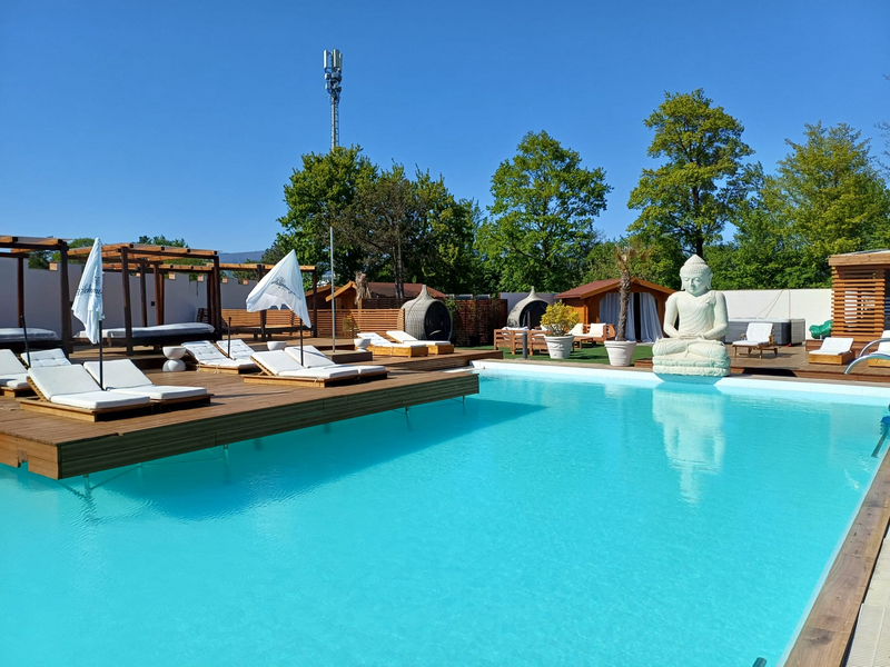 Cel mai mare club de sauna din Elvetia cauta oficial femei pentru a lucra.